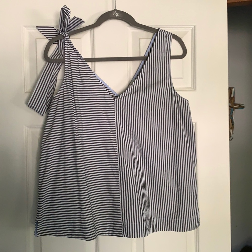 Vineyard vines tank top
